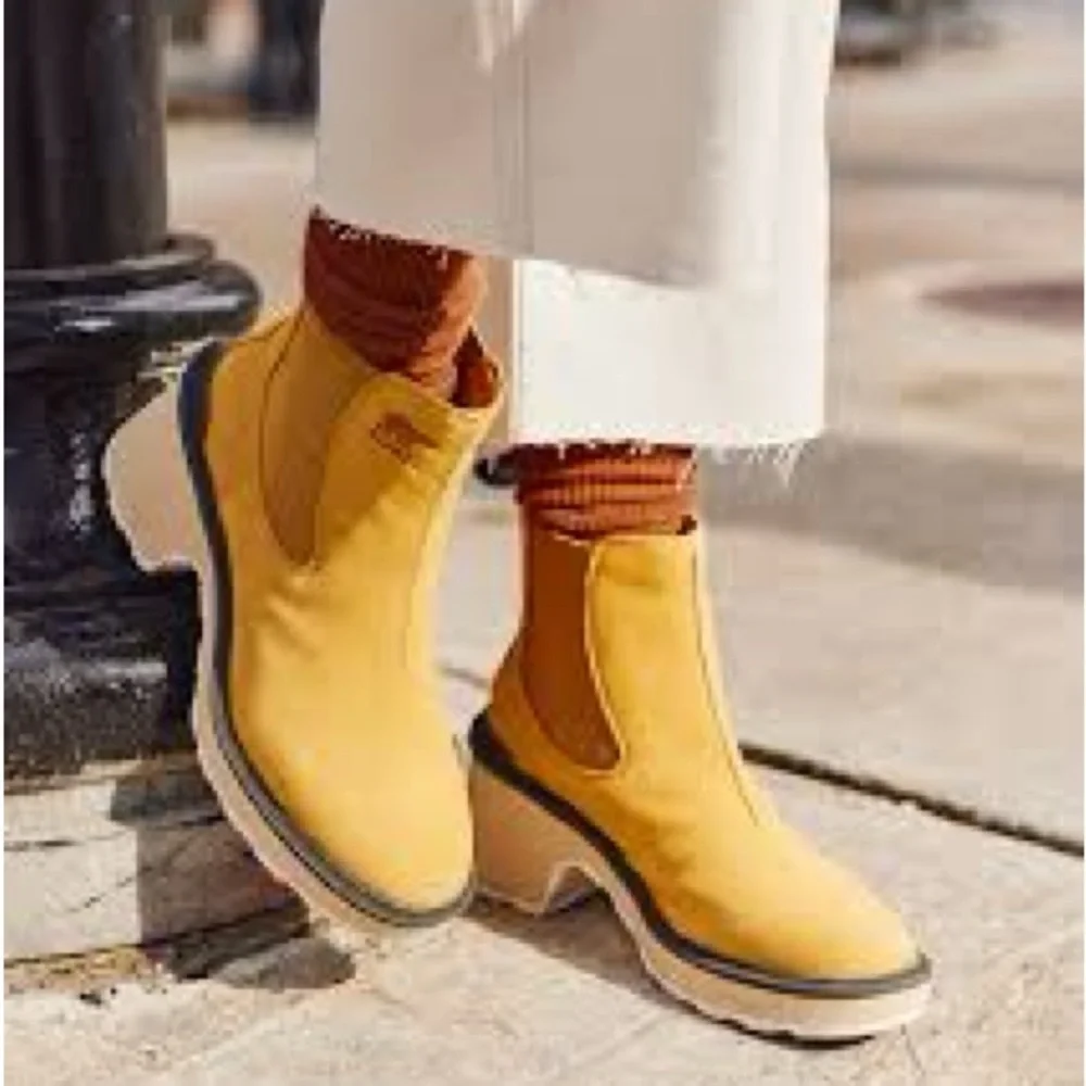 SOREL WOMEN'S HI-LINE™ HEEL CHELSEA BOOT women size 8.5 platform
